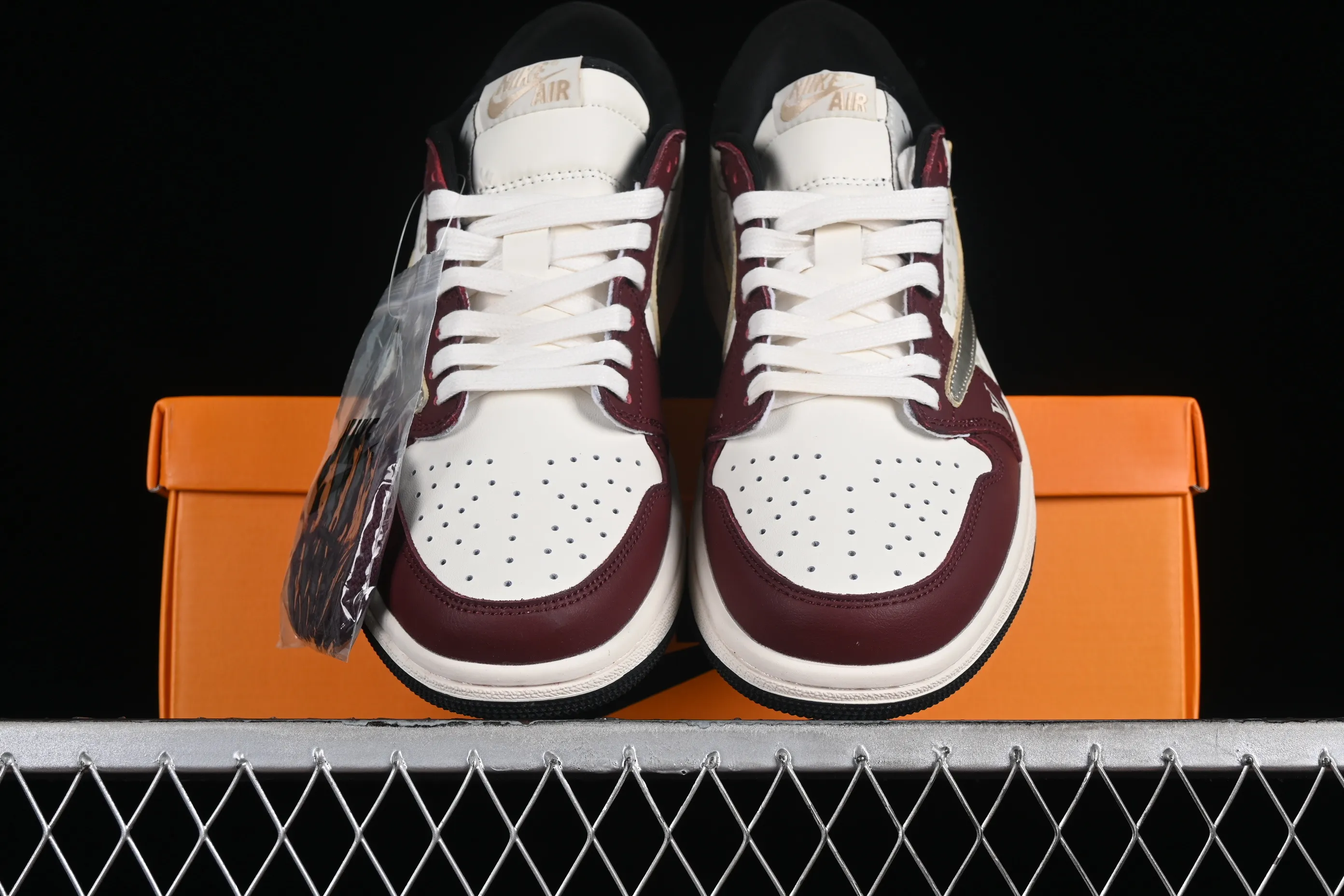 All categories Air Jordan Jordan series basketball shoes Air Jordan 1 Low Travis Scott x Fragment Design x Jordan Air Jordan 1 Low OG SP AJ1 Joe 1LV joint wine red print low-top cultural casual sneakers LX1988-400